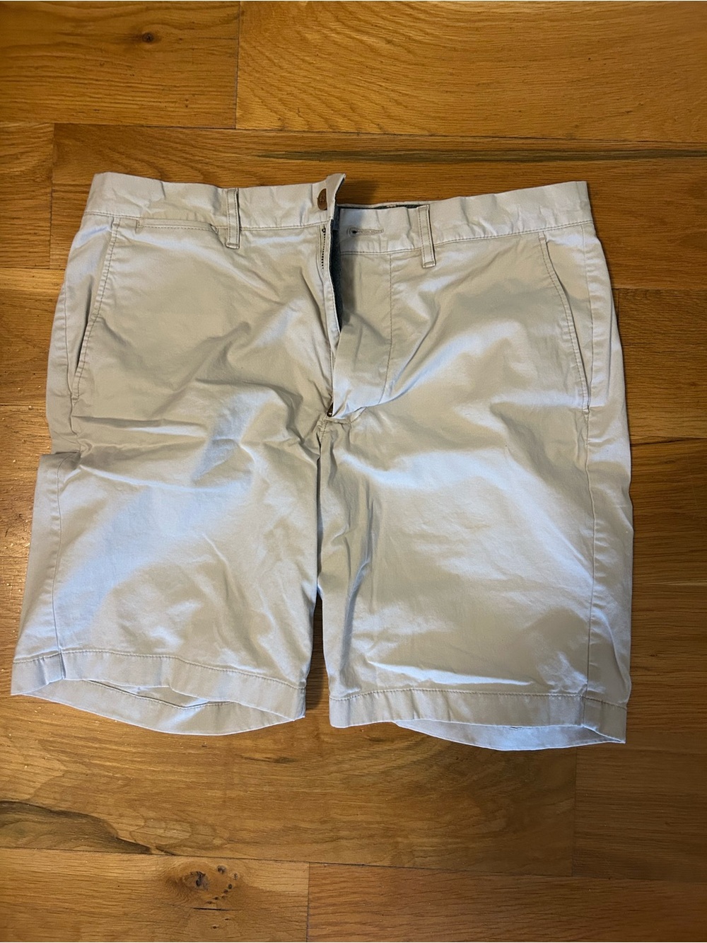 J. Crew Men's Flat Front Chino Shorts in Light Khaki